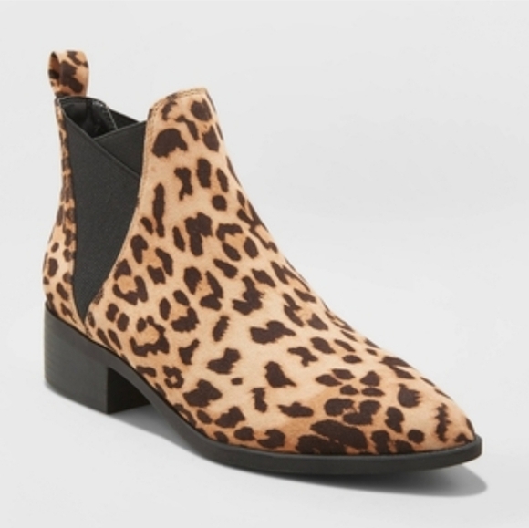 a new day Shoes - Pointed toe Micro Suede leopard print ankle boots